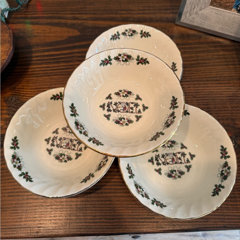 Churchill NOEL Set of 4 Soup/ Cereal Bowls Made In England Christmas Holiday